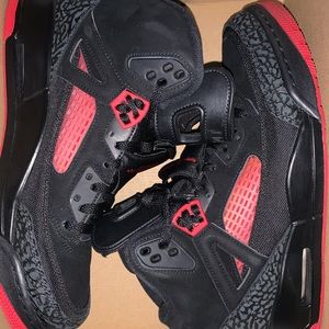 Jordan spizike black gym red